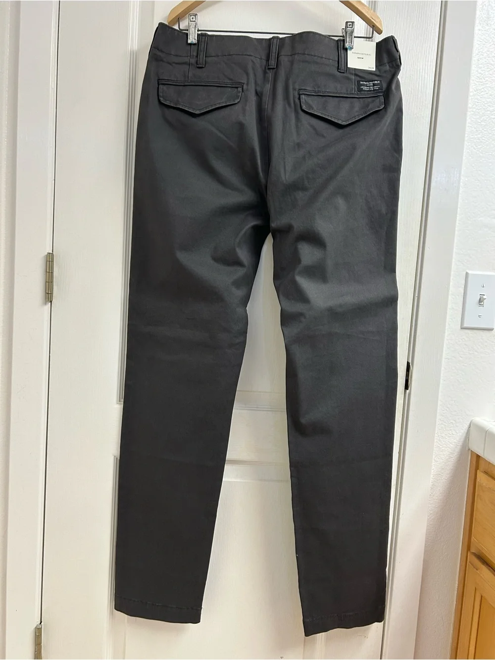 NWT Banana Republic Men’s Athletic Slim Stretch Chino, 34 waist 34 length